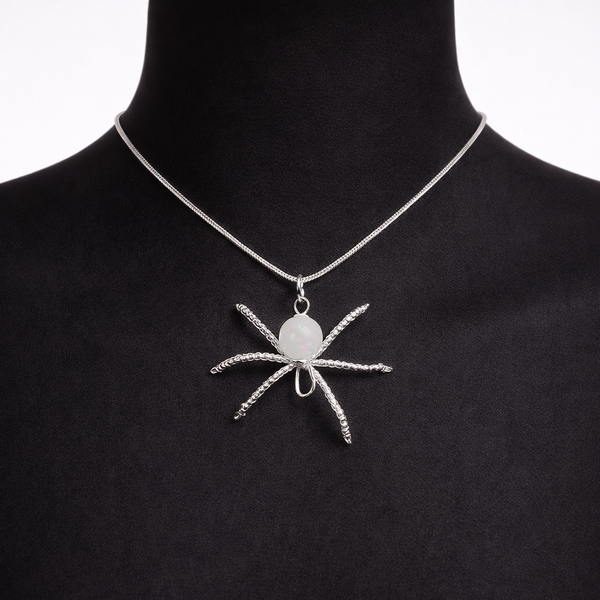 Snow spider Necklace